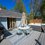 Near Yosemite Bass Lake Cabin With Hot Tub, Lake View, Pet Friendly