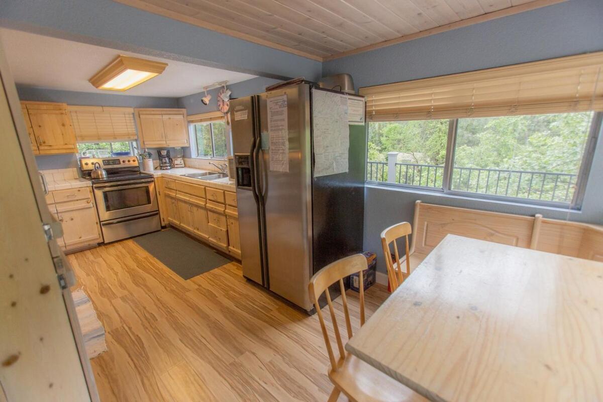 Near Yosemite Bass With Hot Tub, View, Pet Friendly * Bass Lake