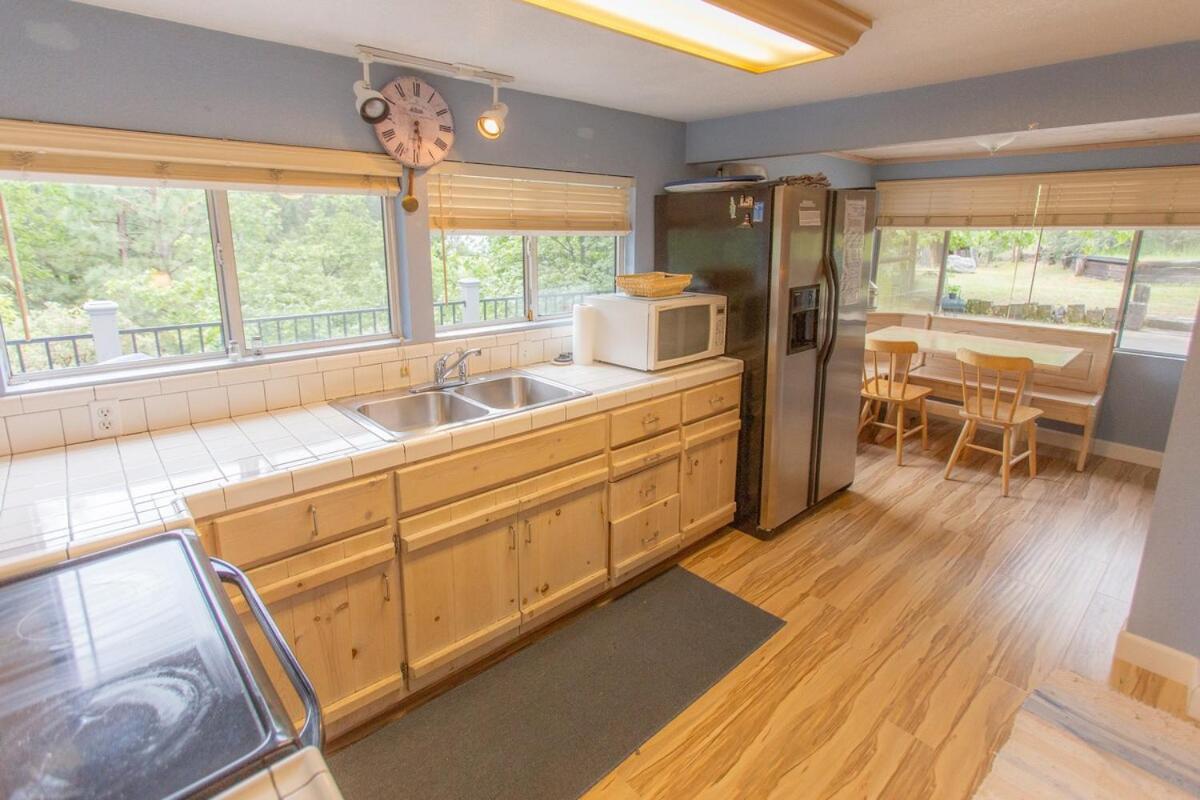 Near Yosemite Bass With Hot Tub, View, Pet Friendly Holiday home