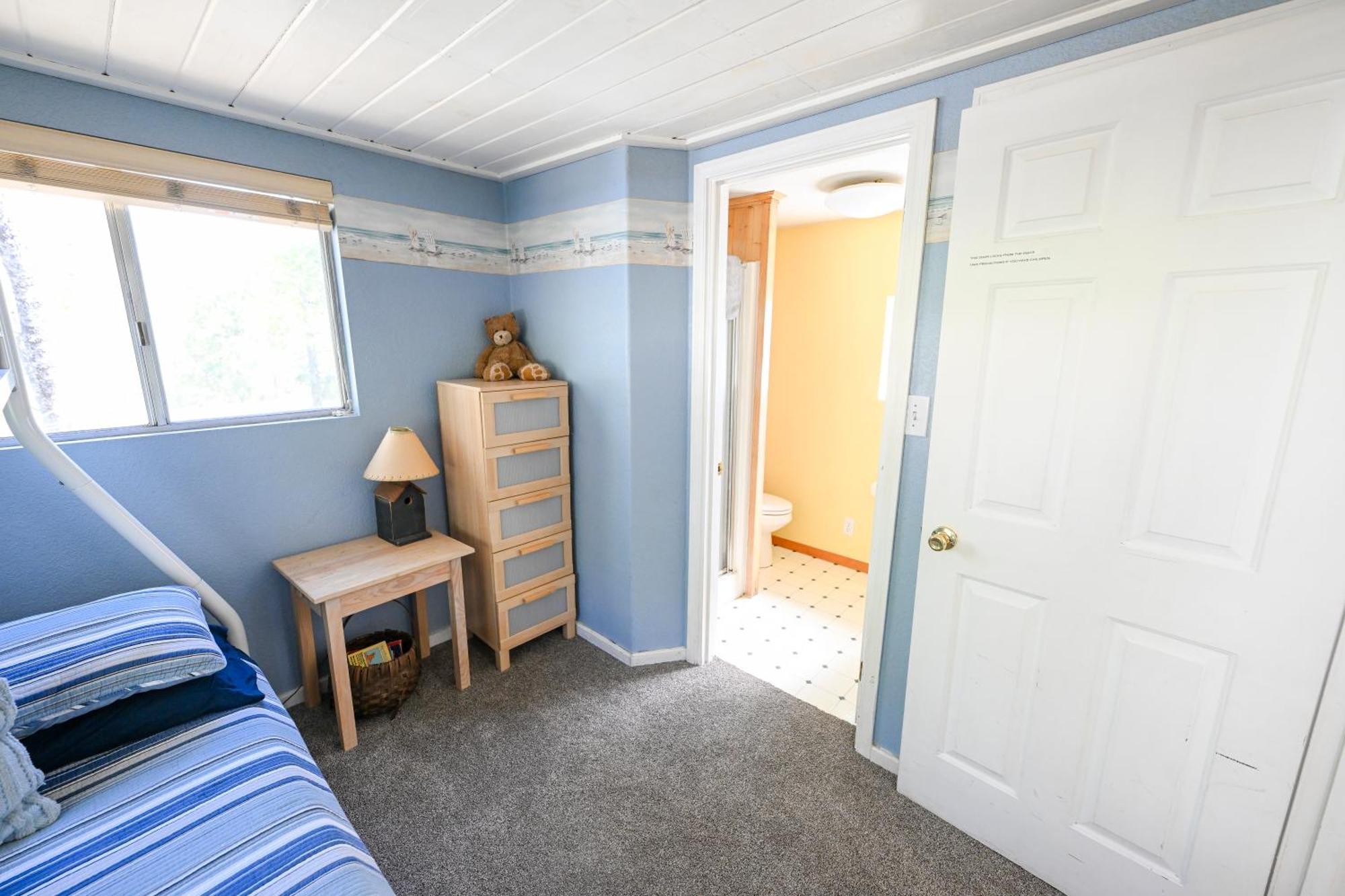 Near Yosemite Bass With Hot Tub, View, Pet Friendly * Bass Lake