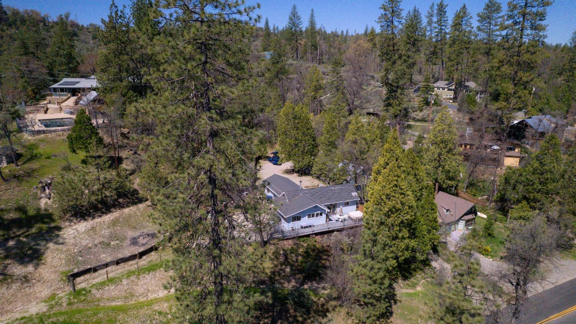Near Yosemite Bass With Hot Tub, View, Pet Friendly
